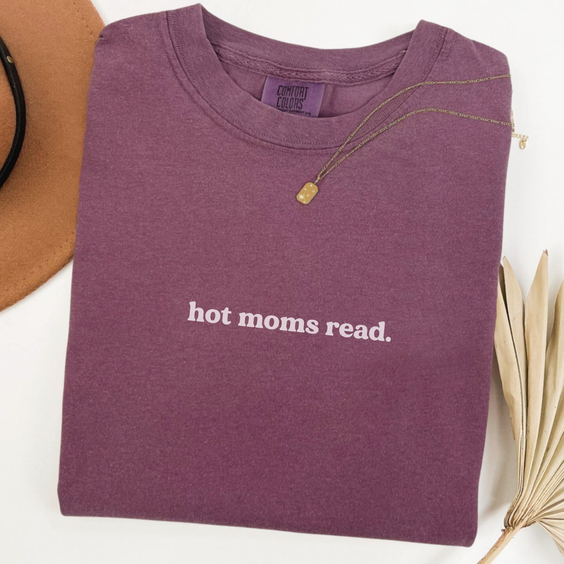 Hot Moms Read T-shirt