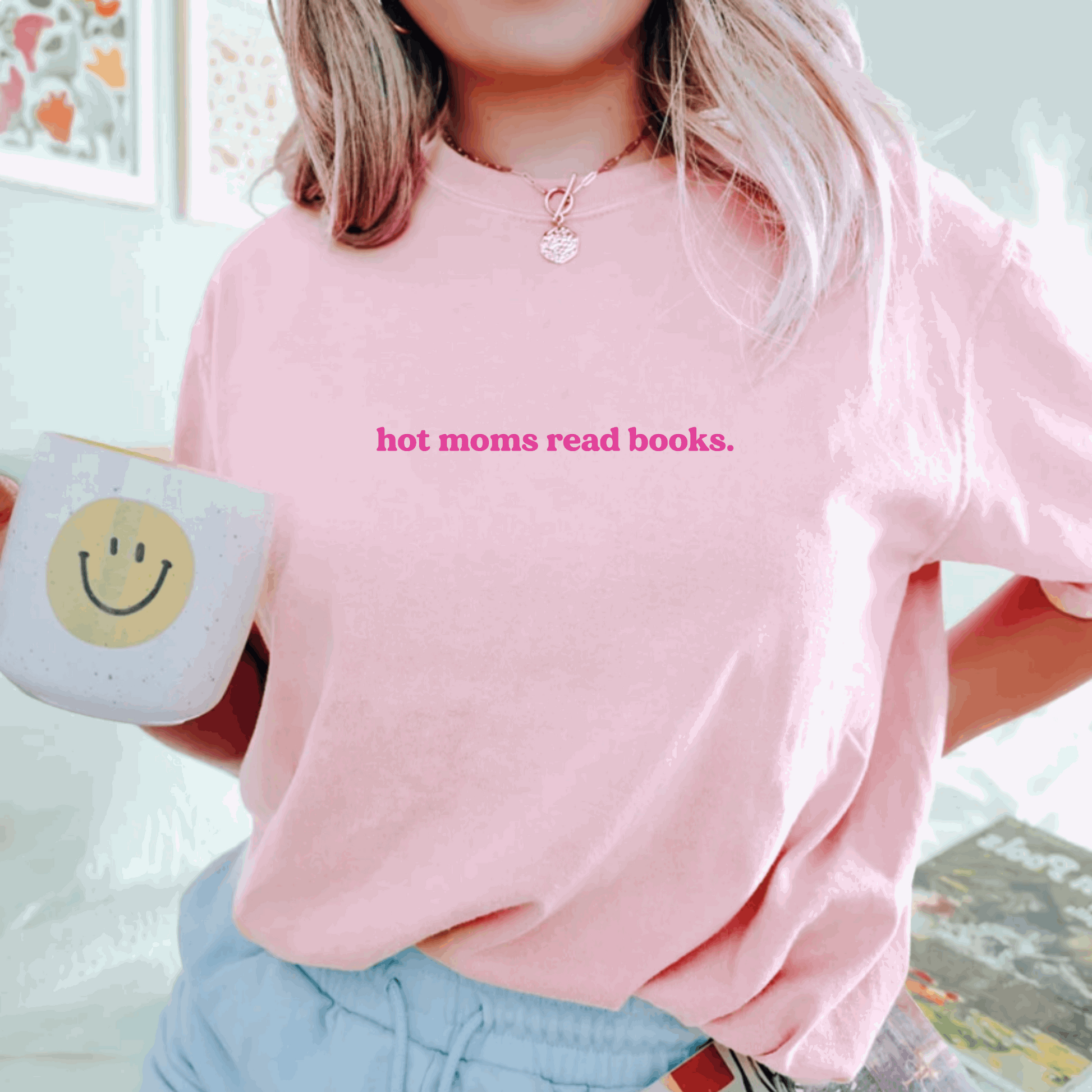 Hot Moms Read Books T-shirt