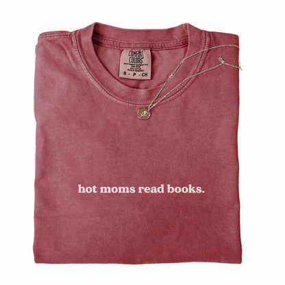 Hot Moms Read Books T-shirt