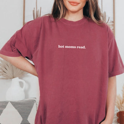 Hot Moms Read T-shirt