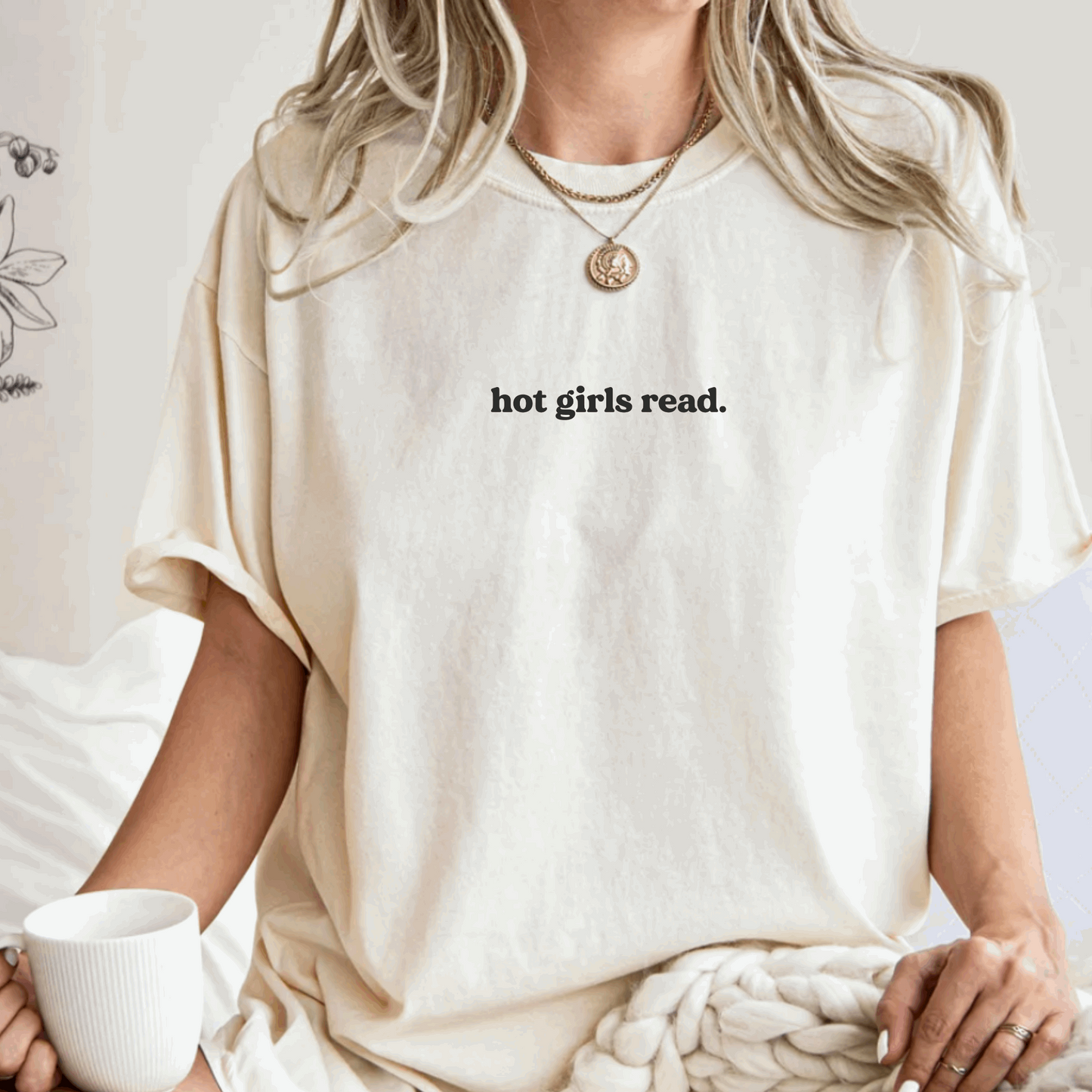 Hot Girls Read T-shirt