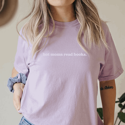 Hot Moms Read Books T-shirt